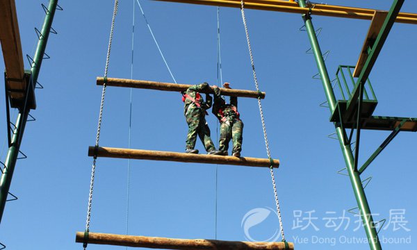 武漢拓展培訓—空中天梯